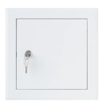 Металлический лючок с замком (под контролем)